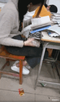 学姐说育儿|忘记把门上锁了,丈母娘突然开门进来了,场面太过尴尬。