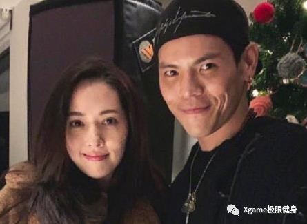 向佐|药水哥学狗叫、下跪磕头、连夜郑重道歉，但恐怕向佐不会罢休