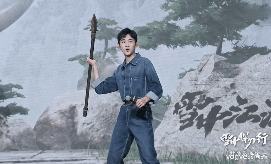 张若昀|《雪中悍刀行》全员秀兵器，张若昀姿势帅，“老黄”以量取胜