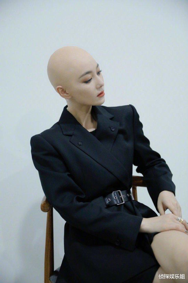 张馨予|张馨予罕晒京剧扮相，穿戴超重戏服演绎穆桂英，又美又飒超惊艳