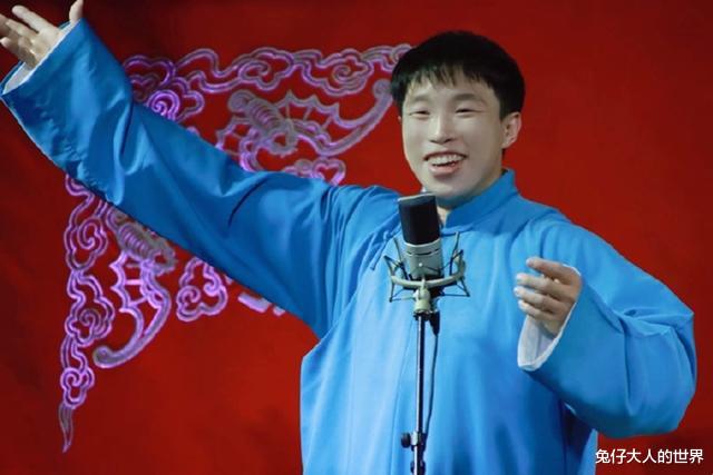 岳云鹏|德云社岳云鹏空降小剧场演出，引发网友热议，还是烧饼有手段