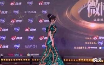 鞠婧祎|27岁鞠婧祎生图曝光，鼻梁粗壮如水泥柱，路人镜头下的她只有一米四