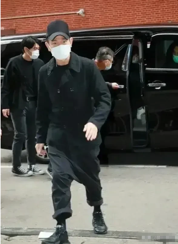 刘德华|2021最大冤案，刘德华参加吴孟达葬礼被骂  网友：多一事不如少一事