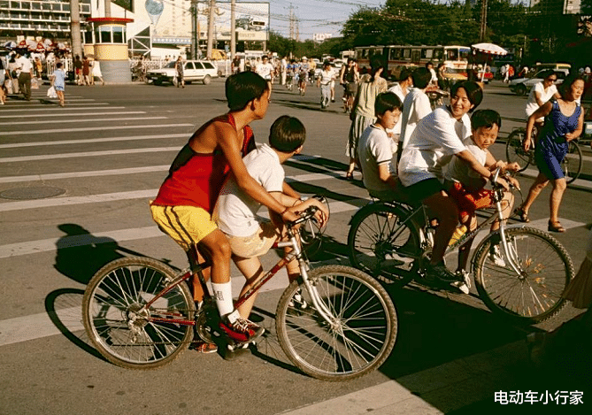 电动车小行家 摩托车被禁、电动车被限,专家给出方法解决出行,网友:别挨骂了