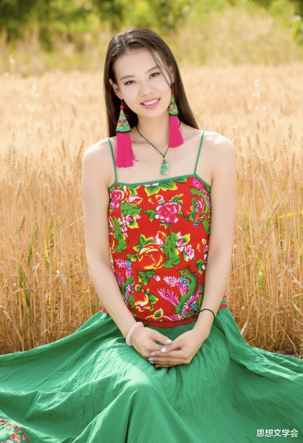 思想文学会 凤凰传奇中的男声只会唱“呦呦呦”?大师:“女声才是陪衬!”