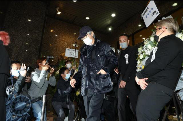 周星驰|达叔弟弟现身葬礼祭拜，有消息称其弟将会还愿周星驰，出演星爷下一部电影