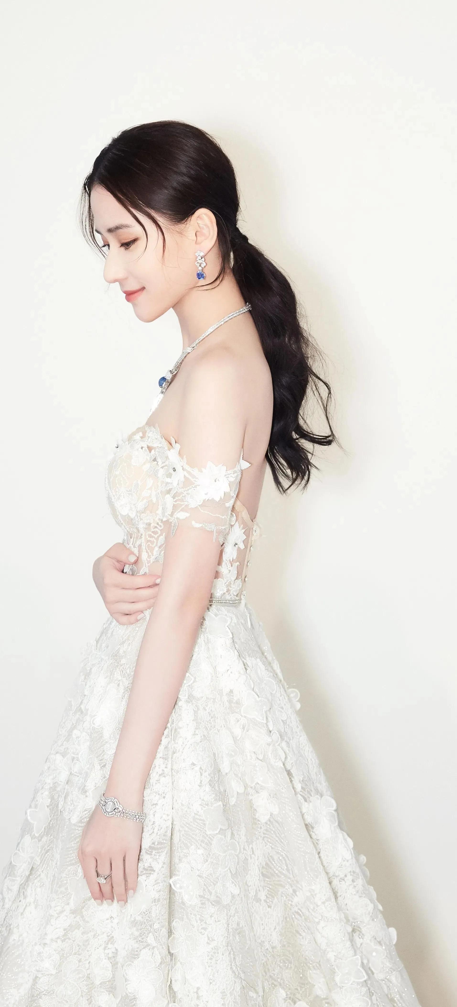 何超莲|何超莲太美太性感，“此女应是天上有，人间难得几回见！”