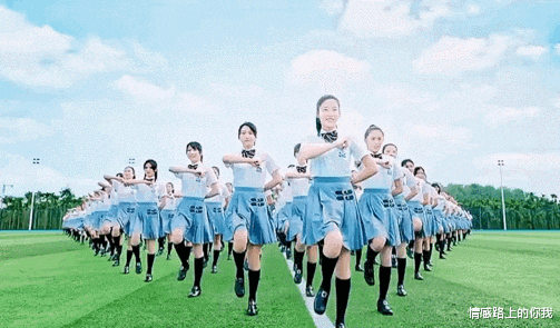 情感路上的你我|看了暴雨中跳舞的上戏学生,我才明白彭昱畅那句话的真正含义