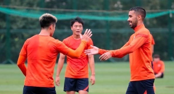 小翔很忙|优秀!郝伟激活李霄鹏不用的2大“废材”球员,中超金帅实至名归