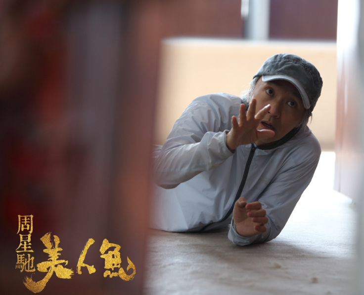 周星驰|比吴孟达小11岁，周星驰为什么一头白发？得知理由后，我泪崩了