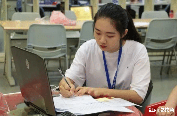 |中国烟草迎来“扩招”，应届毕业生报考优势大，大专生无差别上岗