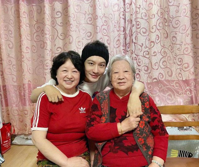 Angelababy|Baby情人节文案再引离婚猜测，疑暗示自己目前单身