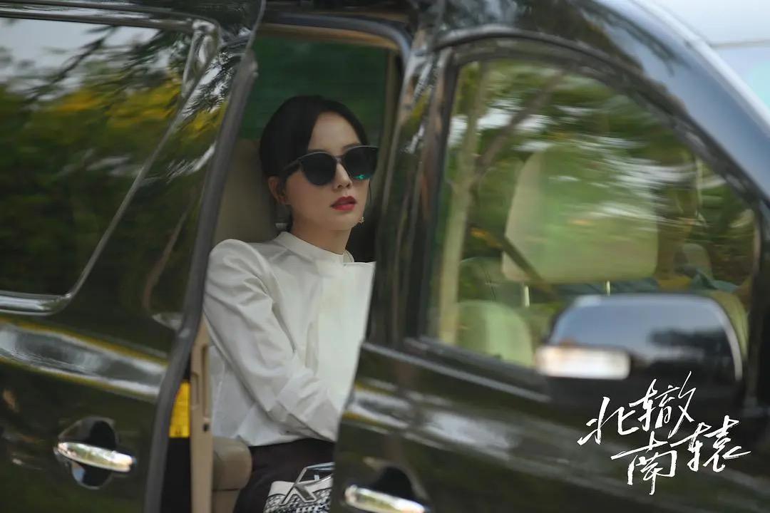 蓝盈莹|家产几十亿的蓝盈莹，尬演鲍雪一角后，被网友嘲讽大红真的靠命