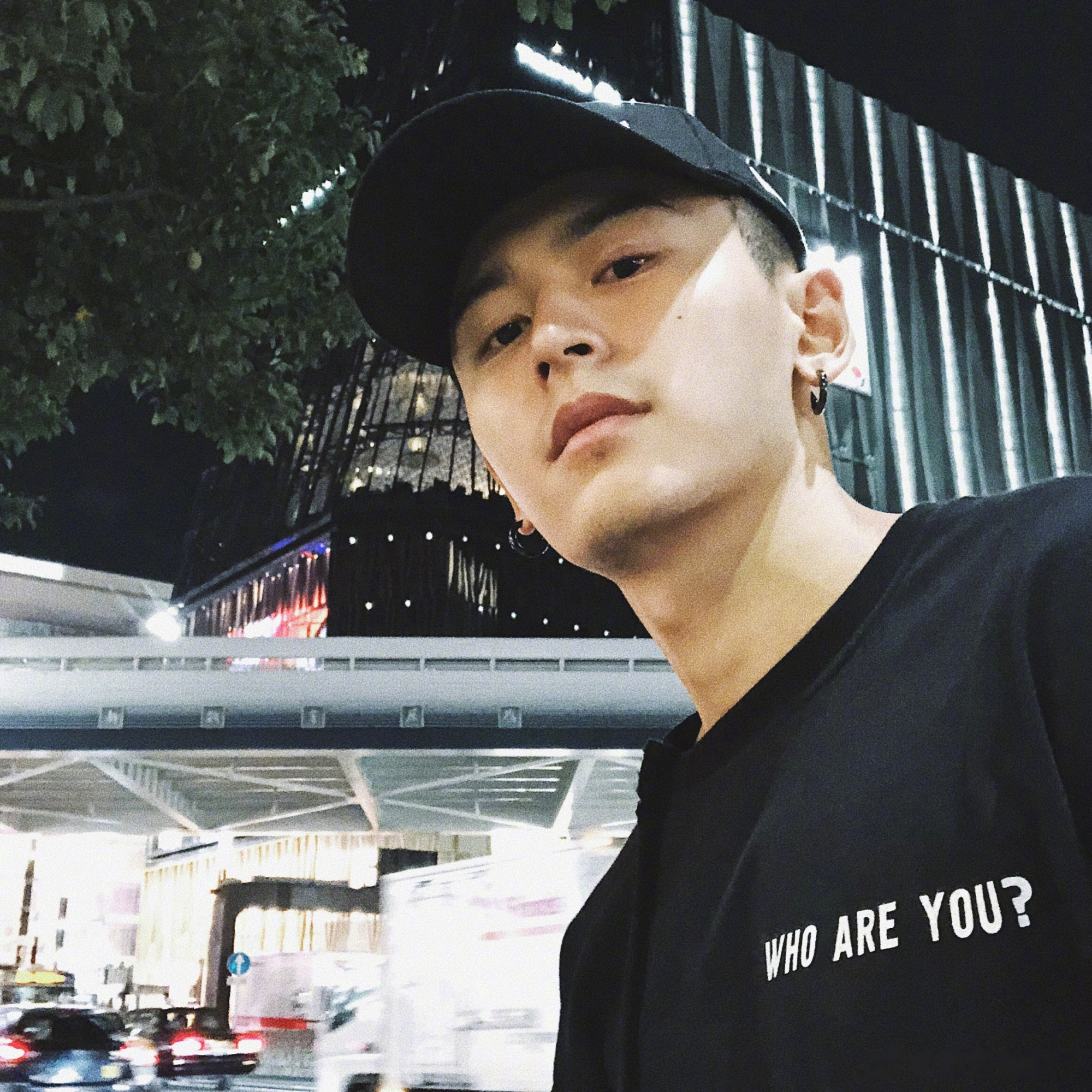 张哲瀚|在靖国神社笑容灿烂，发东京银座照片配字“回到祖国”，张哲瀚不凉？