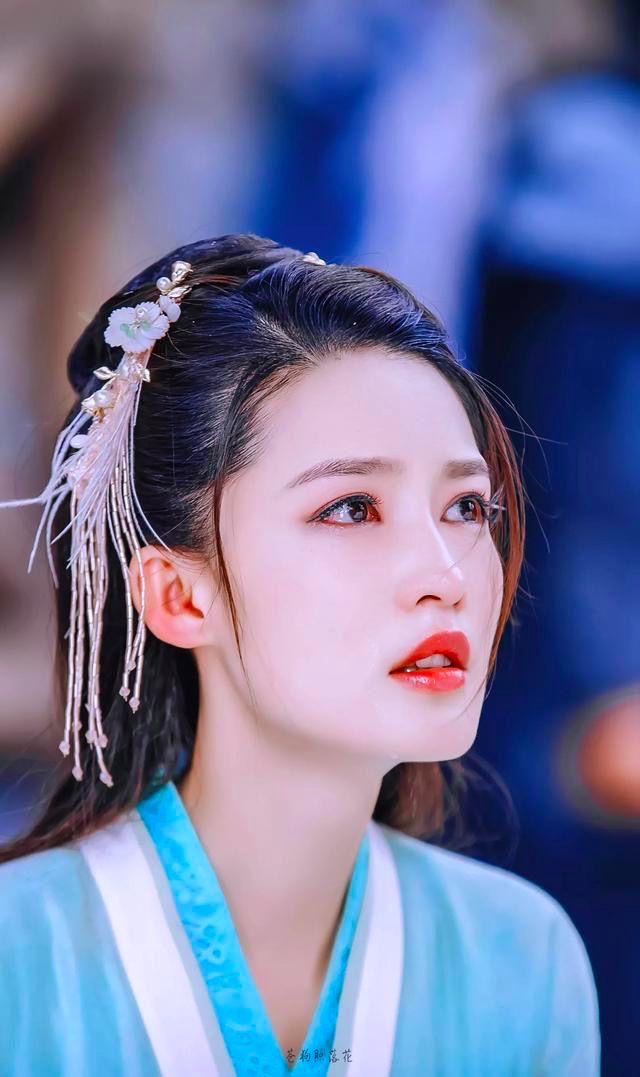 刘亦菲|清冷系美人到底冷在哪儿？为什么让人过目难忘、见之忘俗？