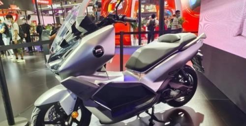 范上官|电摩中的“天花板”!续航150KM,车速超过100公里/小时