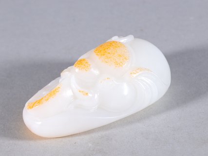 和田玉籽料|和田玉籽料狮子戏球原石雕