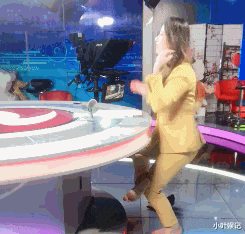 小叶娱记|神回复：很喜欢的一个女生发朋友圈了，我该怎么评论才能让她记住我