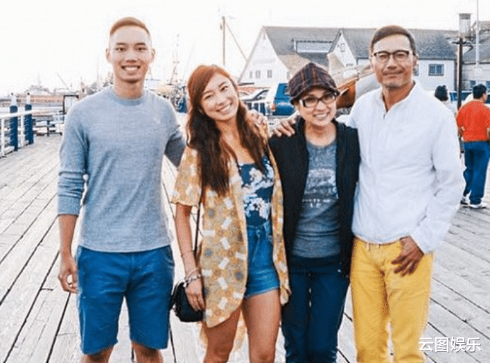 苗侨伟|苗侨伟儿子与富二代女友秀恩爱,女方身材出众,交往5年已见家长