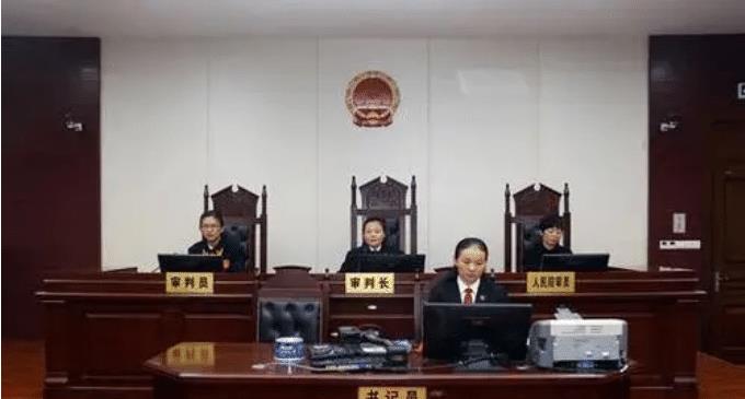 林小雪|山东发生悲剧,男子从单位回家撞见妻子偷情,拿短剑将情夫捅死