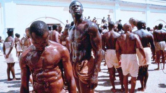 夏虫欲饮冰 贩奴者回忆:几个黑人围住一个奴隶贩子,几分钟后场面惨不忍睹