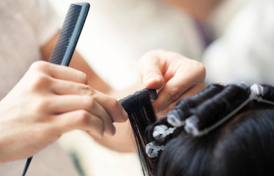 烫发|烫发间隔多久再烫好？怎么烫不伤发又保持时间久？看这三点就懂了