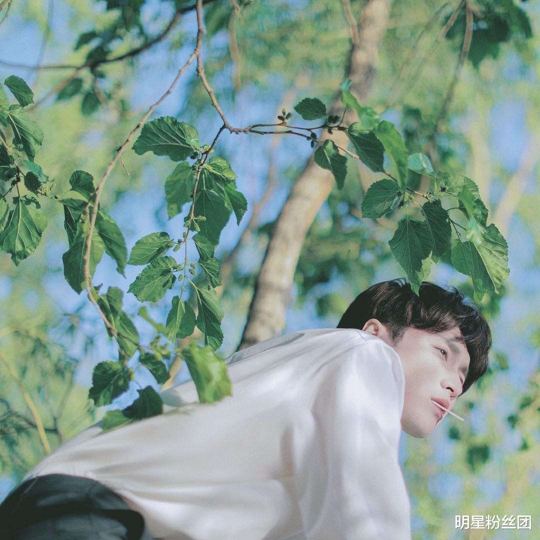 大象|张艺兴彩妆品牌妆容曝光，被网友吐槽老奶奶妆容，你觉得呢？