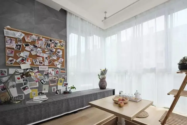 70㎡轻奢北欧2室2厅，舒适与优雅兼备，灰白基调+墨绿色软装！