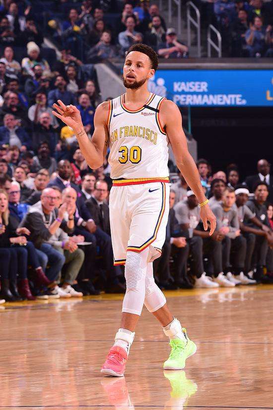 斯蒂芬·庫里|近25年歷史前五巨星，詹姆斯力壓科比登頂榜首，杜蘭特庫里入選！