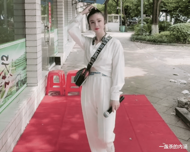 吴伟|女网红被曝私会榜一大哥，拉黑儿子致其喝农药，事件陷入罗生门