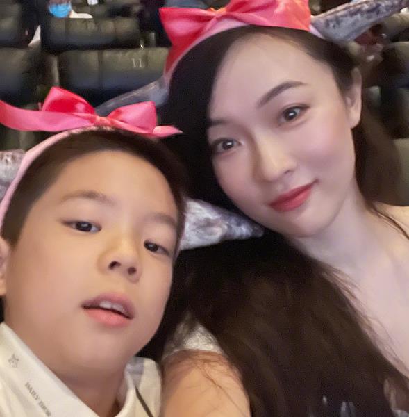 钟镇涛|杜江一家逛街被偶遇，嗯哼圆脸变尖脸，霍思燕牵的女孩大长腿抢镜