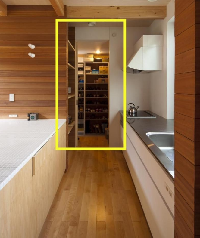 |厨房带有阳台别浪费了，并入空间可大一倍，做洗衣间更方便美观