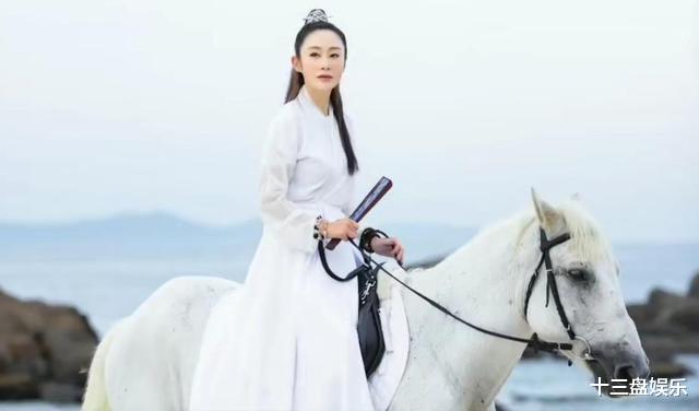 张敏|晶女郎张敏为王晶再现荧幕,样貌大变观众认不出,经典赵敏已不再