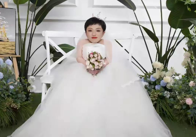 瓷娃娃|80厘米瓷娃娃嫁180帅气老公，没钱后惨被抛弃，网友：软饭硬吃