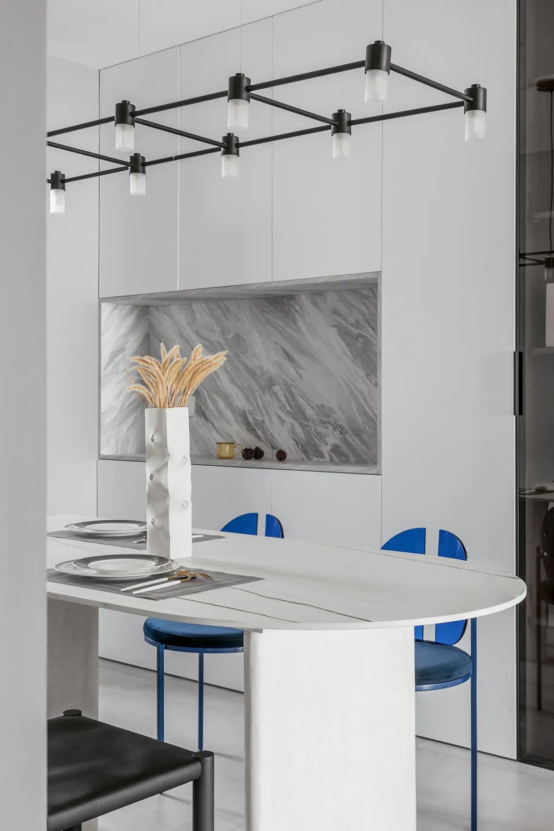 看腻了性冷淡风？他用木白灰，打造了三代人都爱的小三房