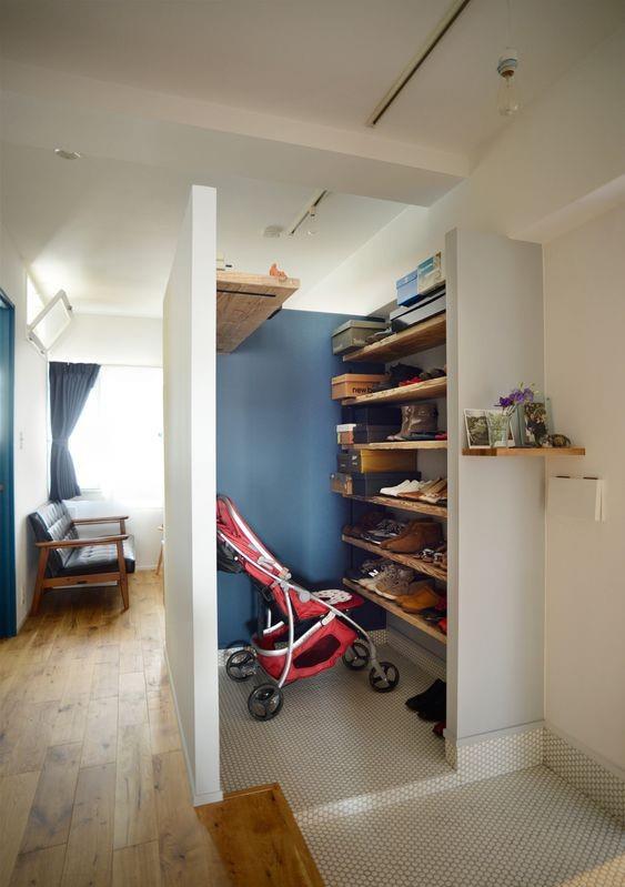 |小户型玄关的硬伤一次搞定,装个几十块钱的置物架,比柜子还好用