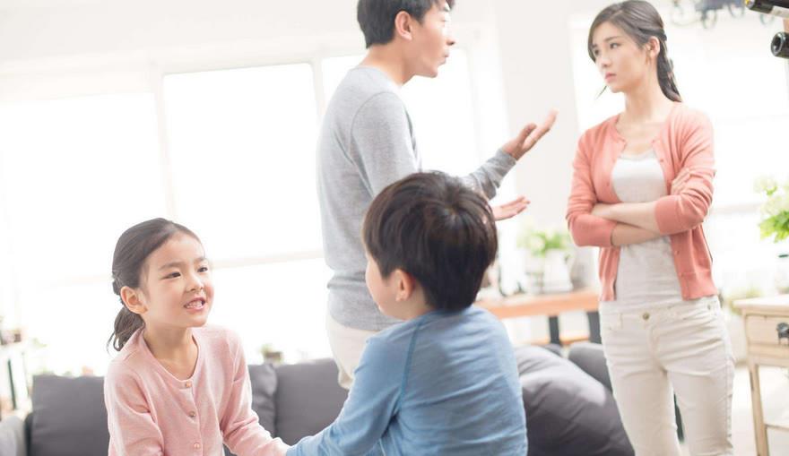 乘梦的小视界|熊孩子给父母打分:父亲满分,母亲0分,亲子关系为何会两极分化