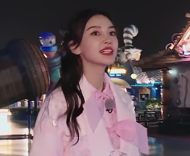 蔡徐坤|为啥整容脸不敢站紫外线灯下，谁注意蔡徐坤的鼻子？瞬间明白了