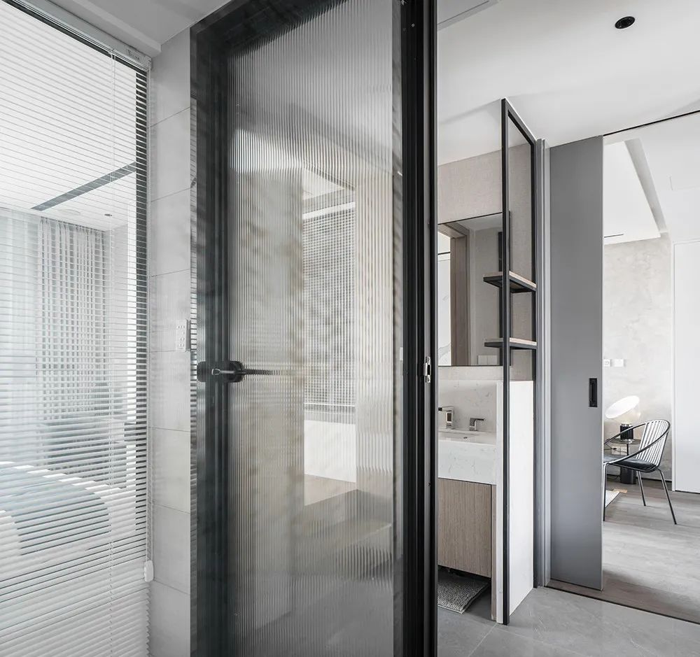 经典黑白灰+LDK一体化，她家完美诠释了什么是极简的魅力！