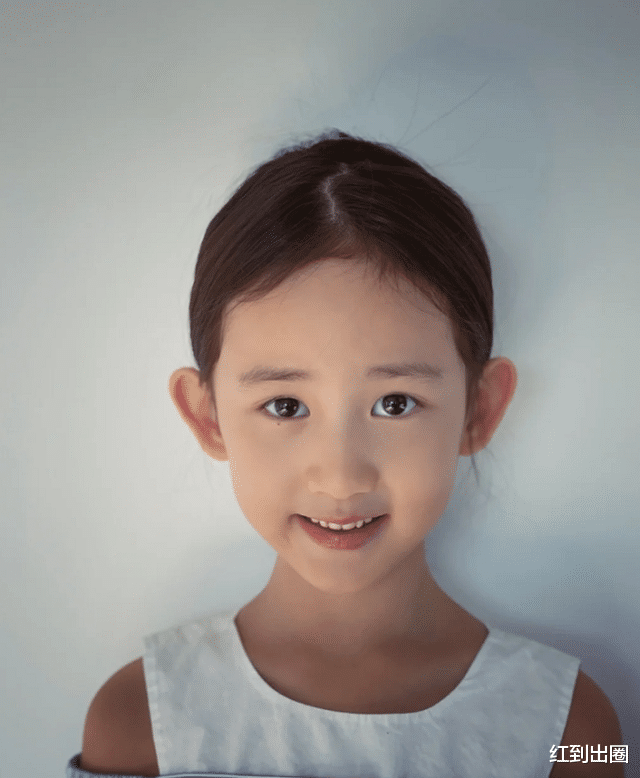 迪丽热巴|孙莉晒照为小女儿庆生，8岁黄少艾已有明星脸，多多亲自准备糕点