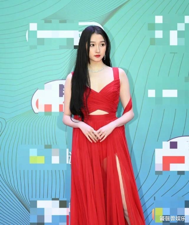 倪妮|上海电影节红毯：周冬雨撑不起礼裙，倪妮成生图女神，关晓彤不再土味