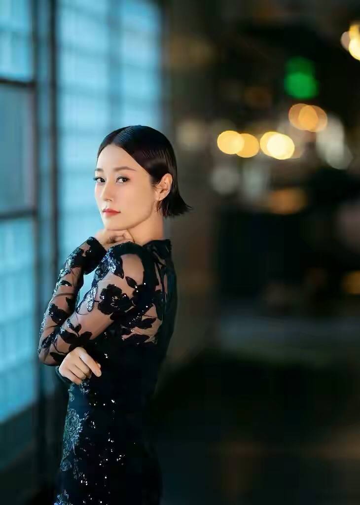 范冰冰|马伊琍难得秀身材，紧身皮裙“撑”出曲线感，换个发型更有女人味