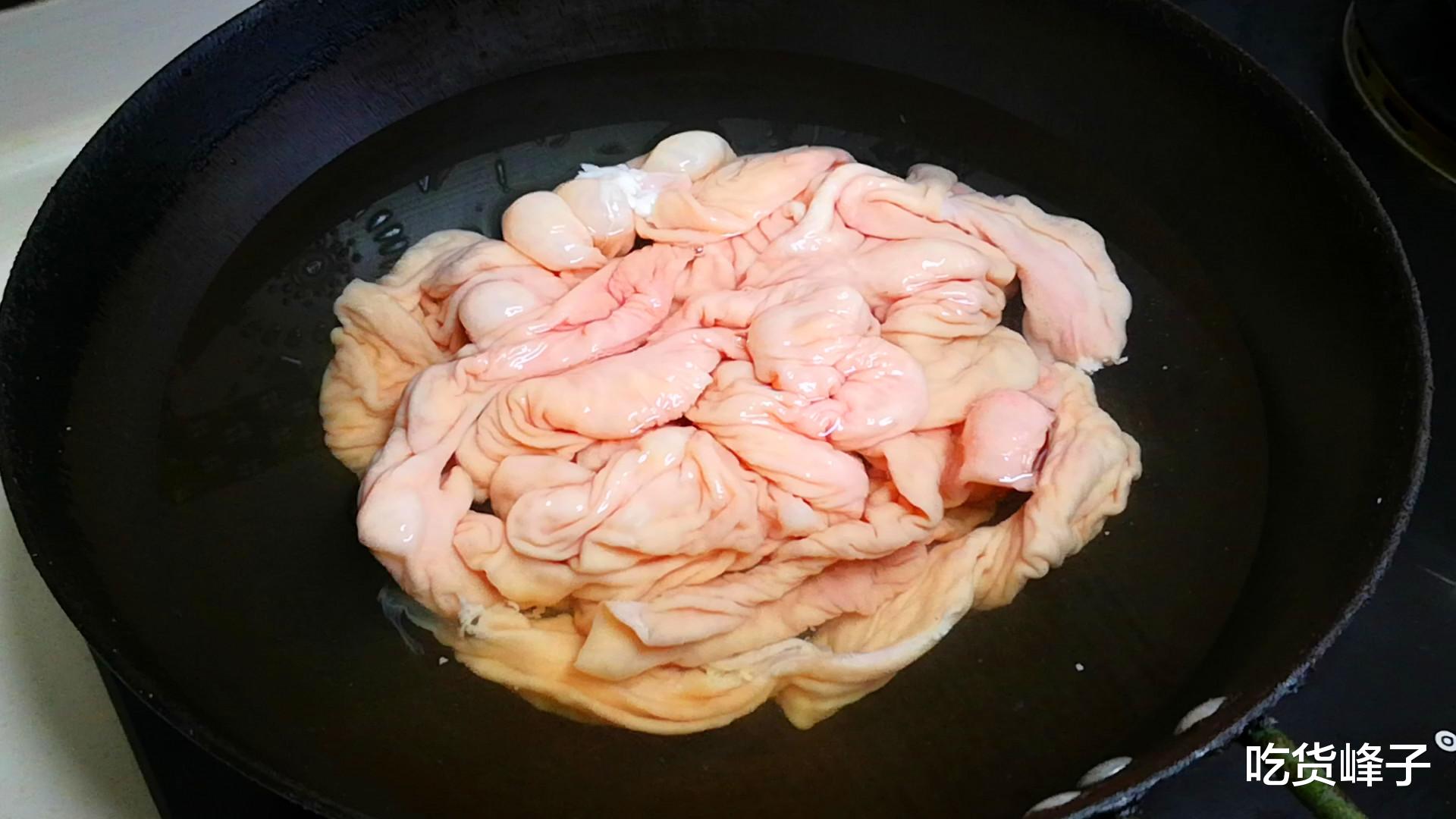 洗肥肠原来这么简单,不用碱不用醋,10分钟清洗干净,没有腥臭味