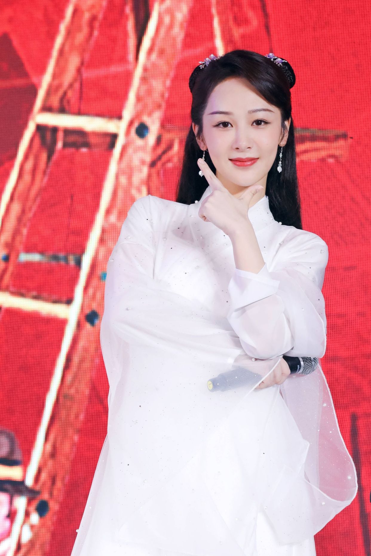 赵雅芝|67岁赵雅芝再扮“白素贞”，与杨紫牵手合唱，两代白娘子世纪大同框