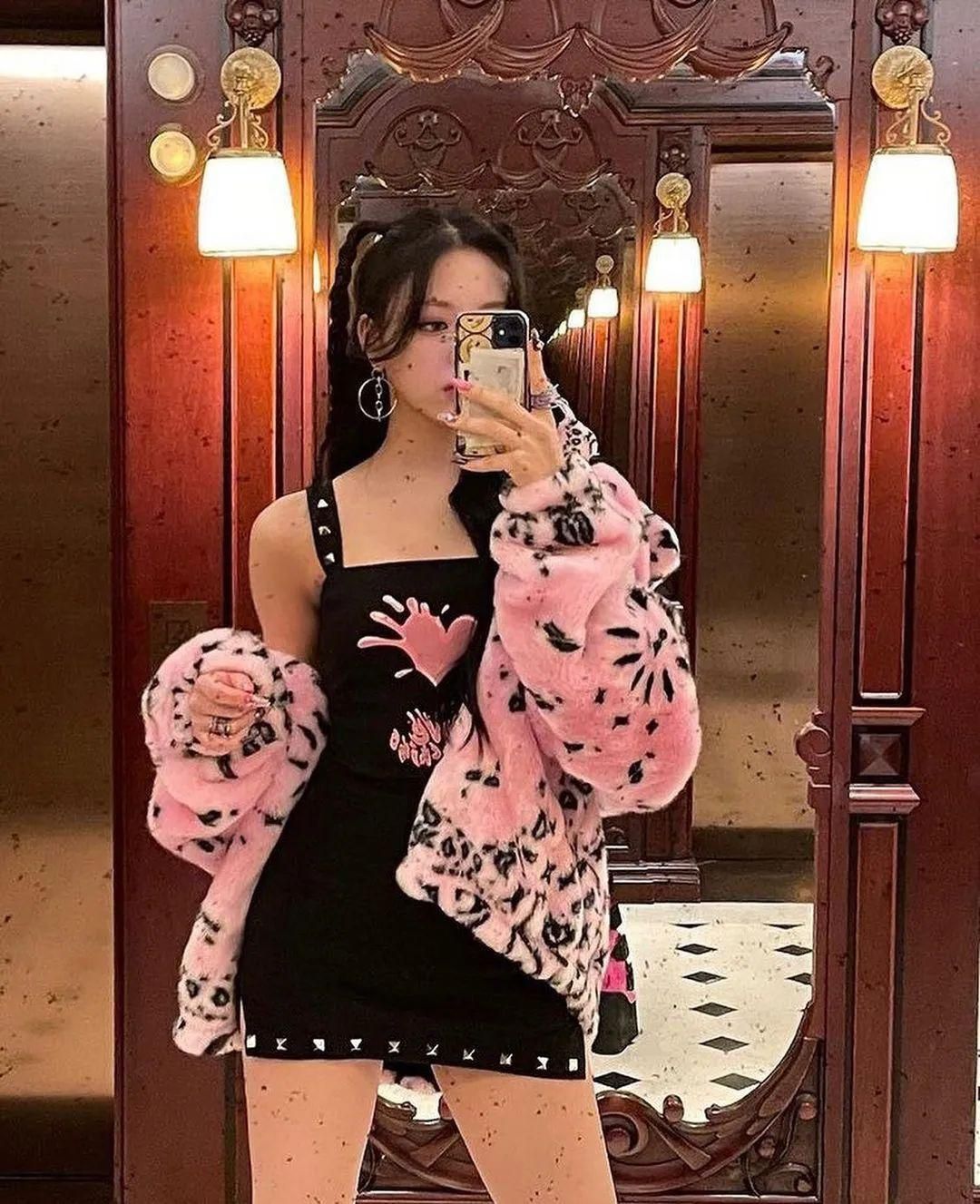 运动 臃肿羽毛元素为啥被美女争着宠?自带柔光滤镜,刘雯白鹿纷纷入坑