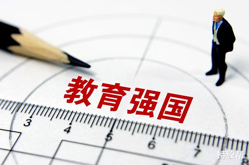 贝壳|暴跌近30%，贝壳是下一个好未来？房产中介迎来寒冬期？