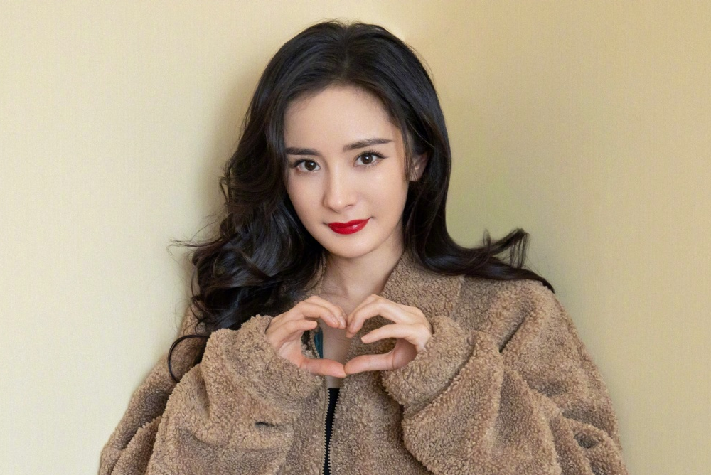 杨幂|杨幂晒瑜伽照被指有伤风化?粉丝怒怼心里脏,看什么都不干净