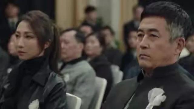 加菲猫说时尚|孙红雷老婆串《扫黑风暴》，高1米77超拉风，夫妻飙戏全是崇拜眼好宠溺