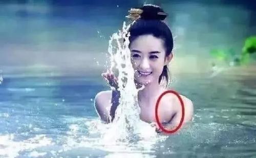 穿帮镜头|史上最“尬”的穿帮镜头，女神陈乔恩的这个吻，真的让人浮想联翩