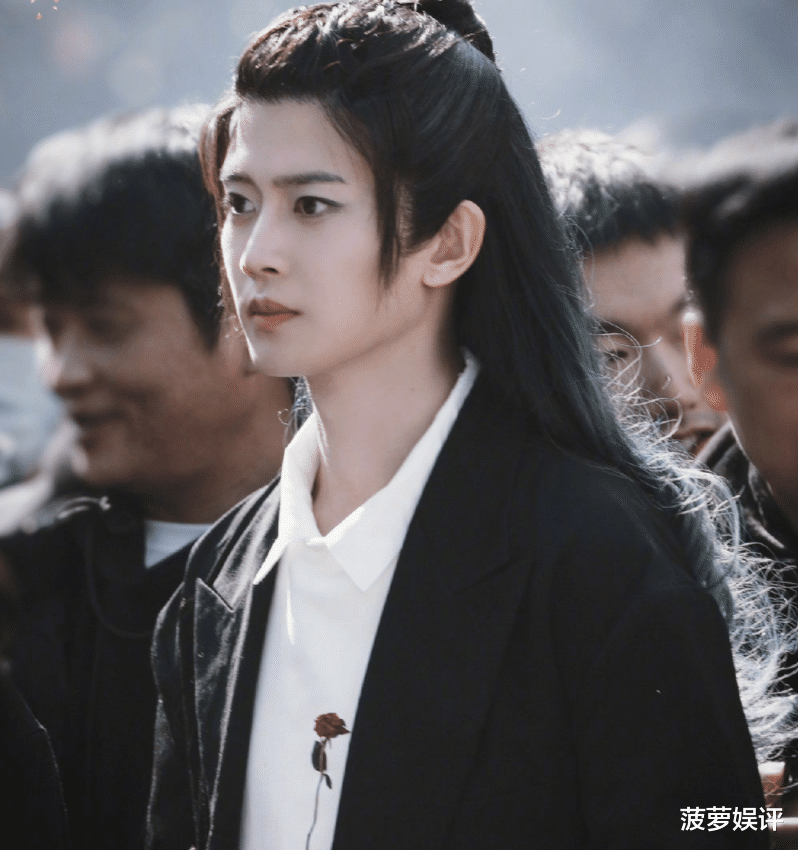 迪丽热巴|迪丽热巴新剧《驭鲛记》，官宣海报引发想象，看到任嘉伦简直了